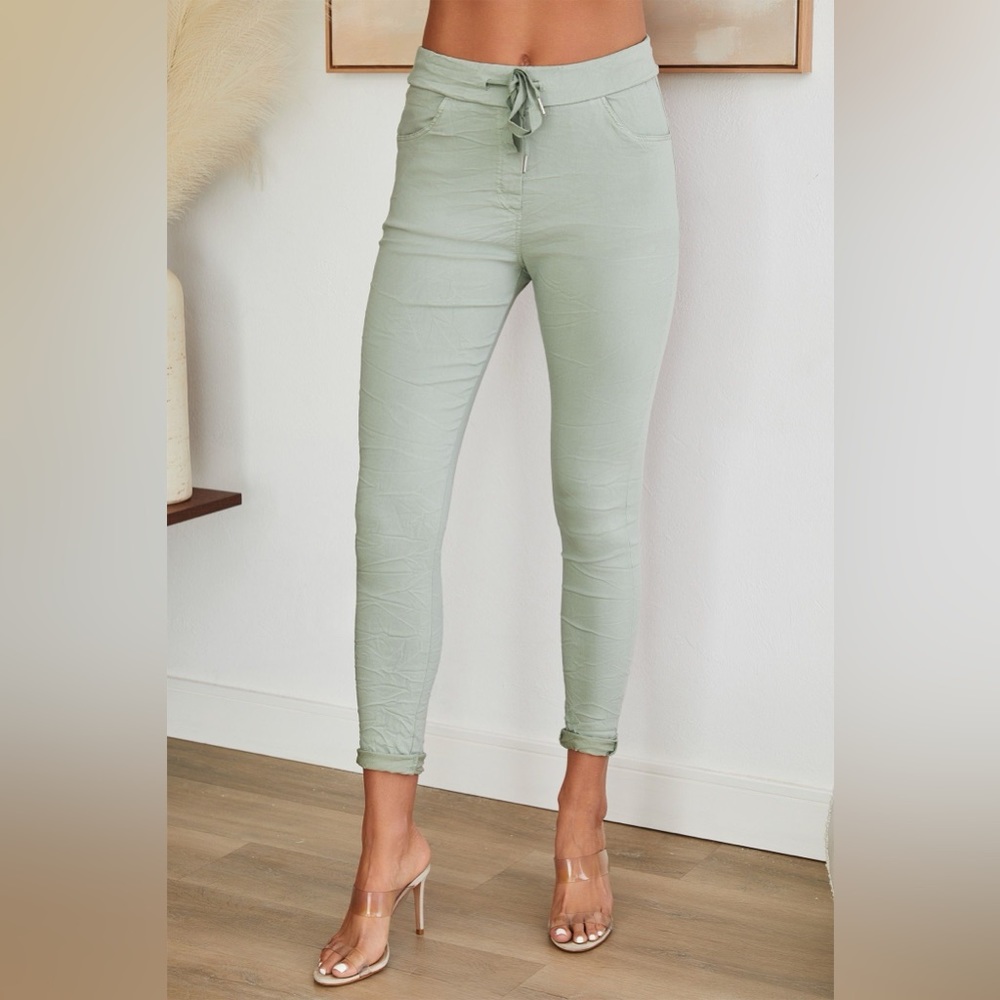 (6175-SOL-LTARM) SOLID DRAWSTRING CRINKLE JOGGERS WITH POCKETS